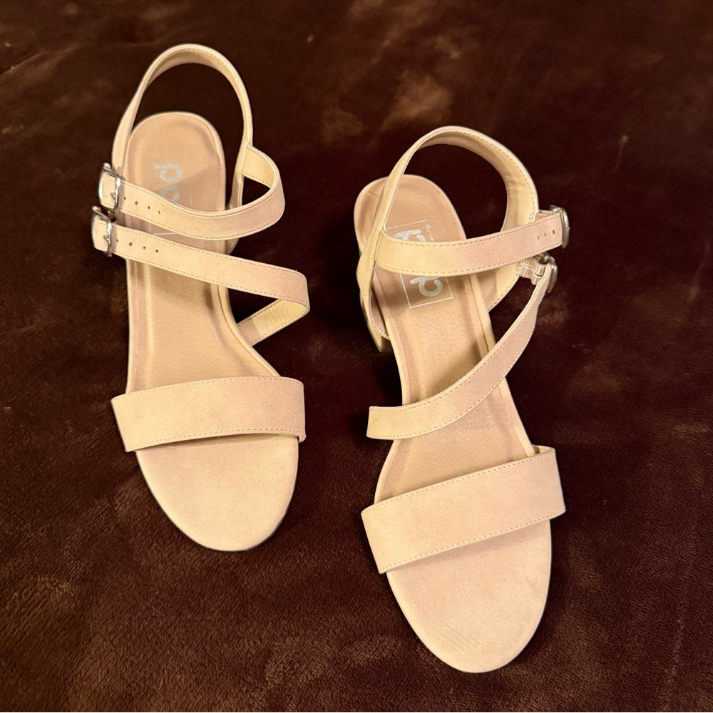 Pop, size 8, cream color, chunky shoes
